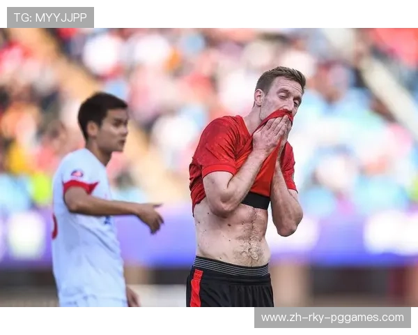 人民网点评英超球员辱华事件:媒体态度与舆论解读